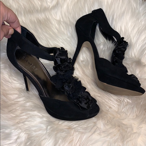 Women’s Heels - Picture 2 of 3